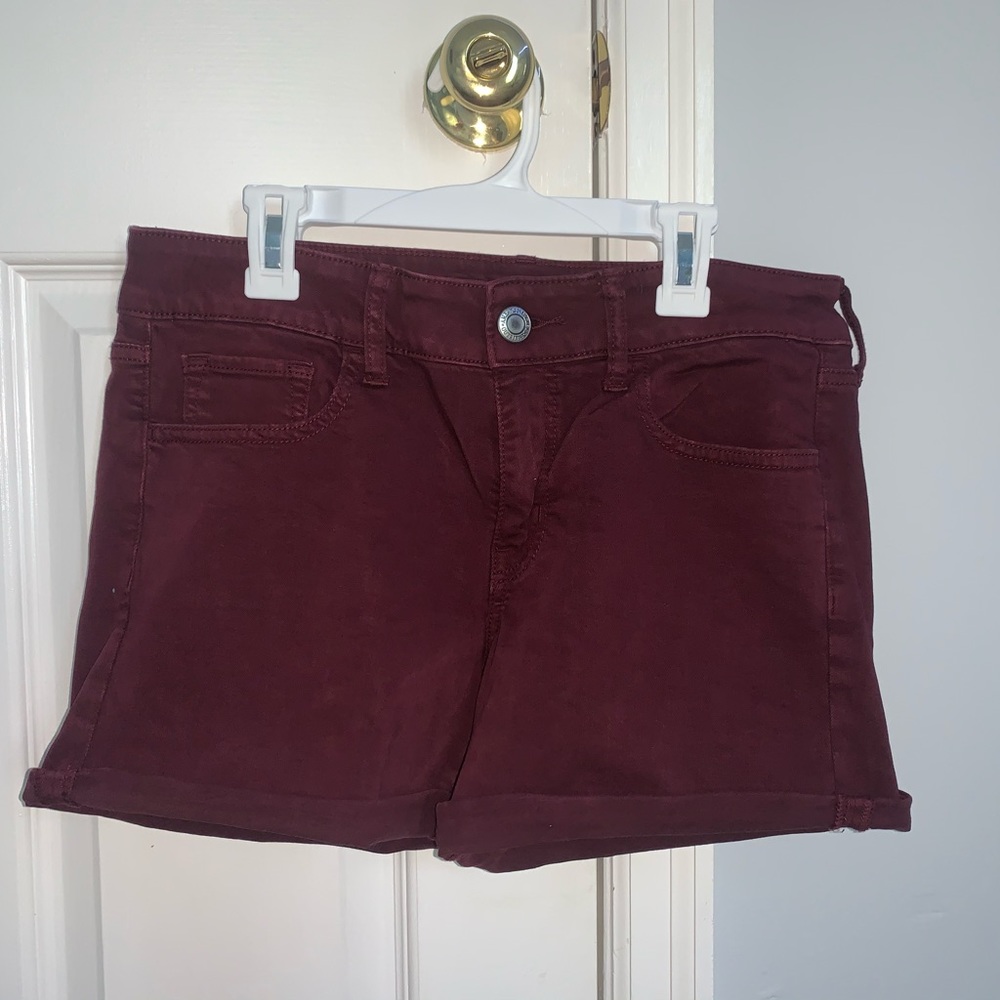 American Eagle Midi maroon shorts